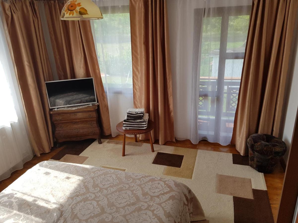 La Bunicu Villa Polovragi Eksteriør bilde