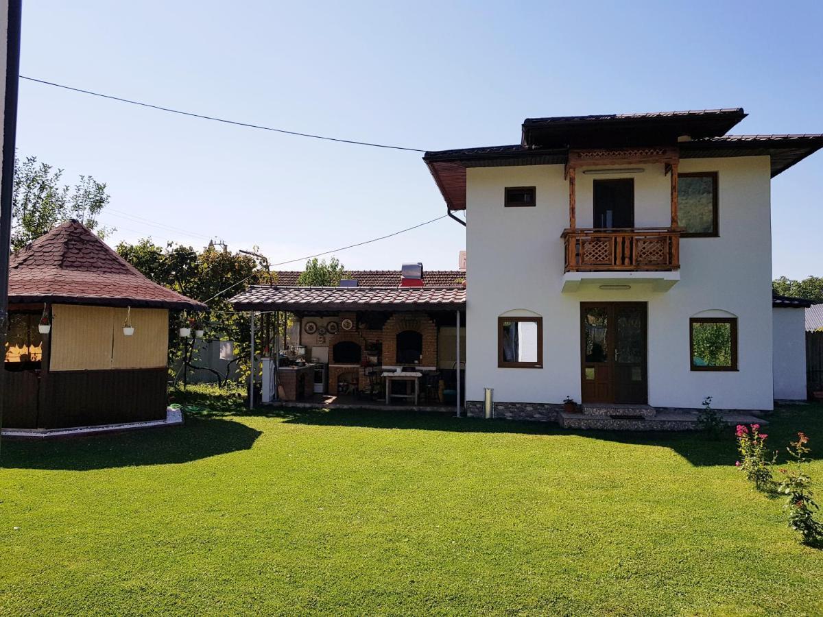 La Bunicu Villa Polovragi Eksteriør bilde