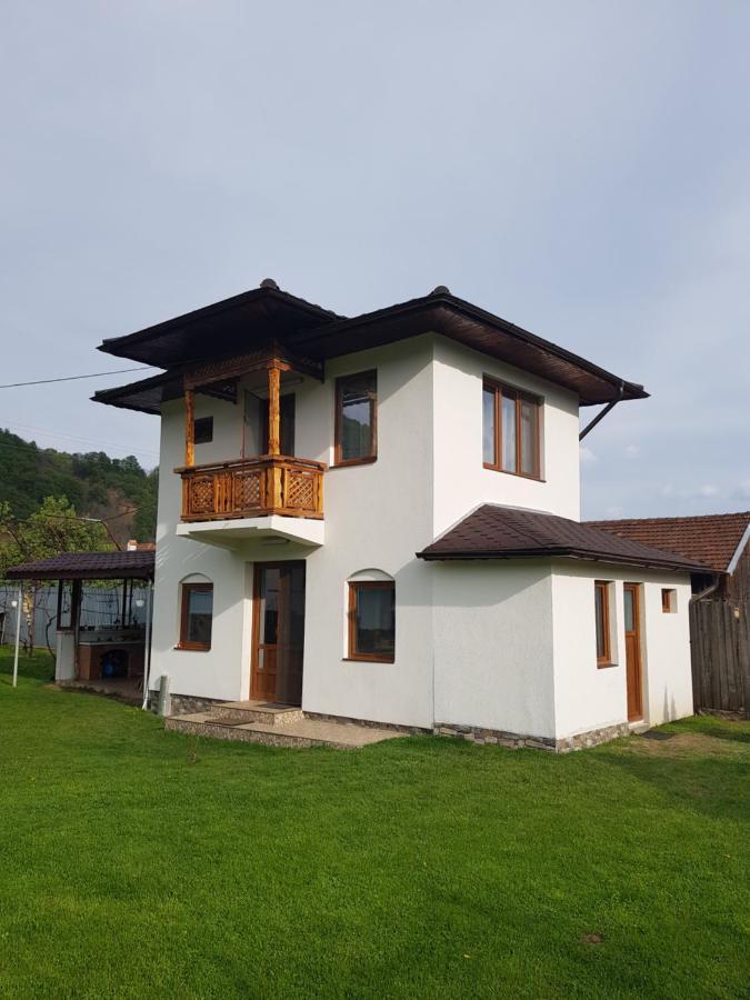 La Bunicu Villa Polovragi Eksteriør bilde